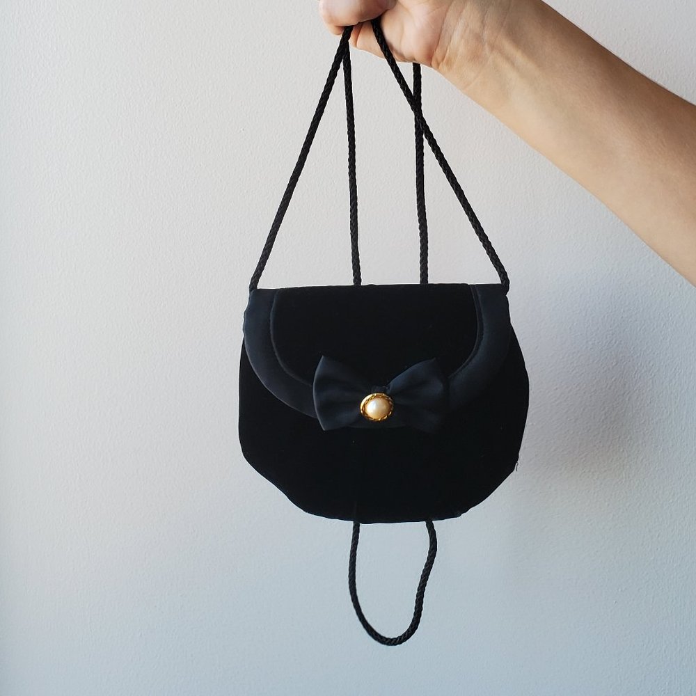 Vintage black velvet evening bag.